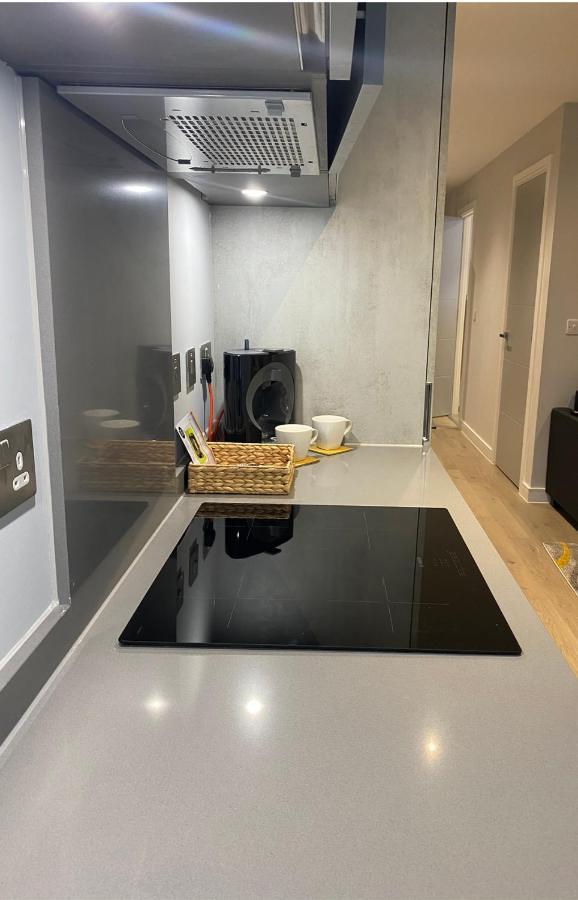 Mnitri Apartment Luton  Eksteriør billede