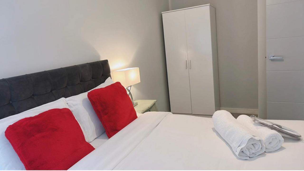 Mnitri Apartment Luton  Eksteriør billede