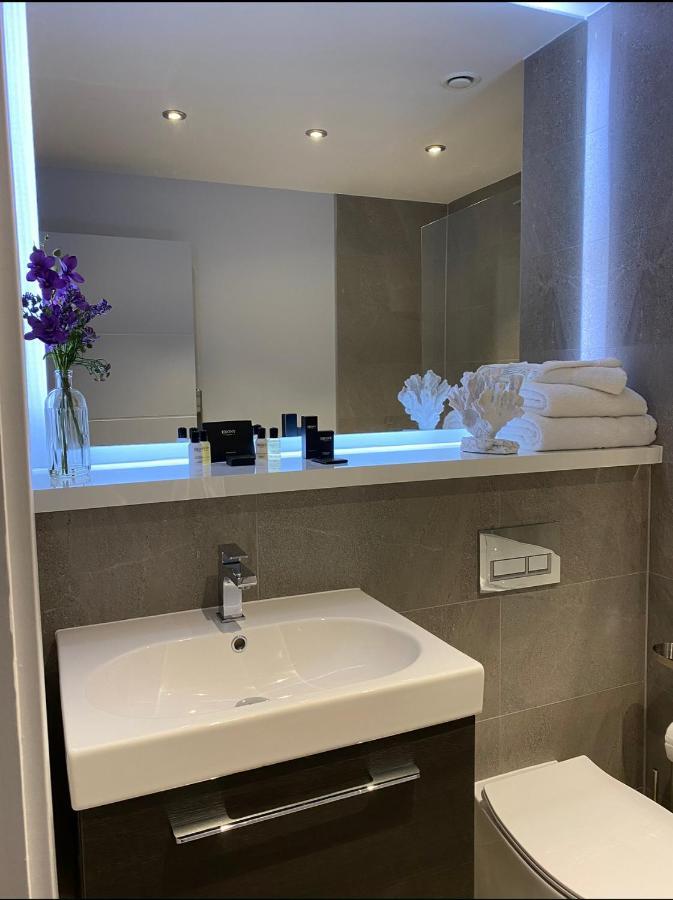 Mnitri Apartment Luton  Eksteriør billede