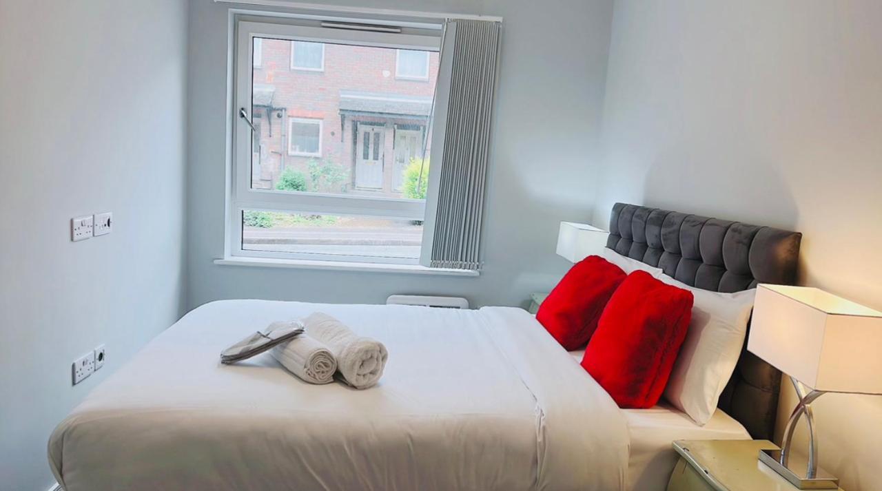 Mnitri Apartment Luton  Eksteriør billede