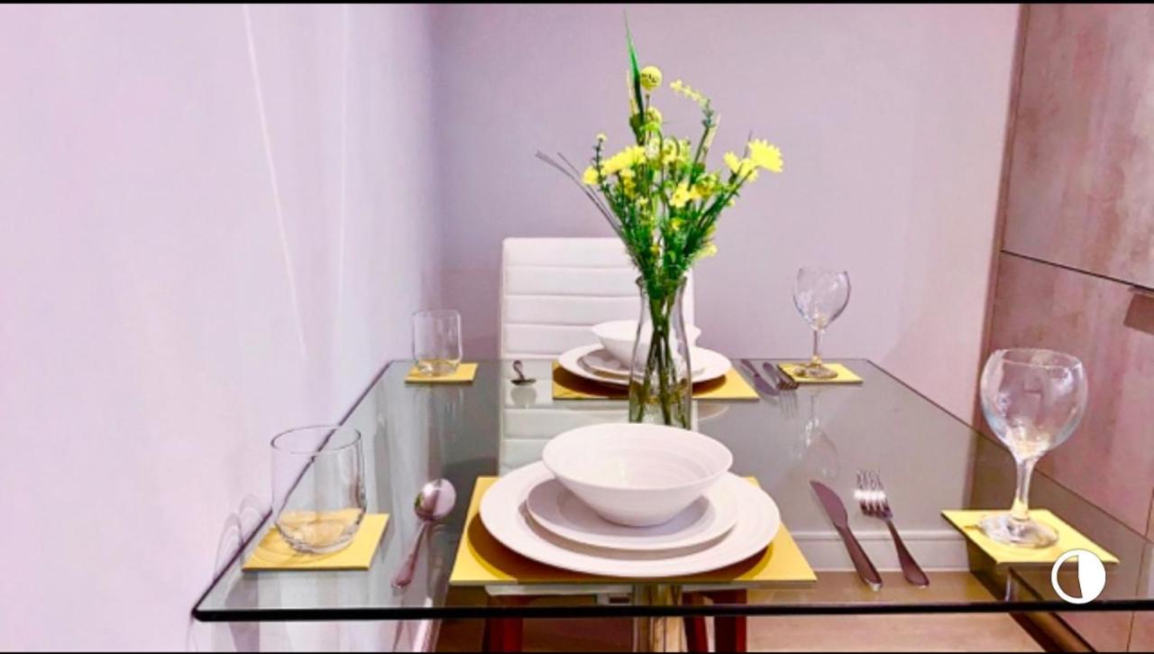 Mnitri Apartment Luton  Eksteriør billede