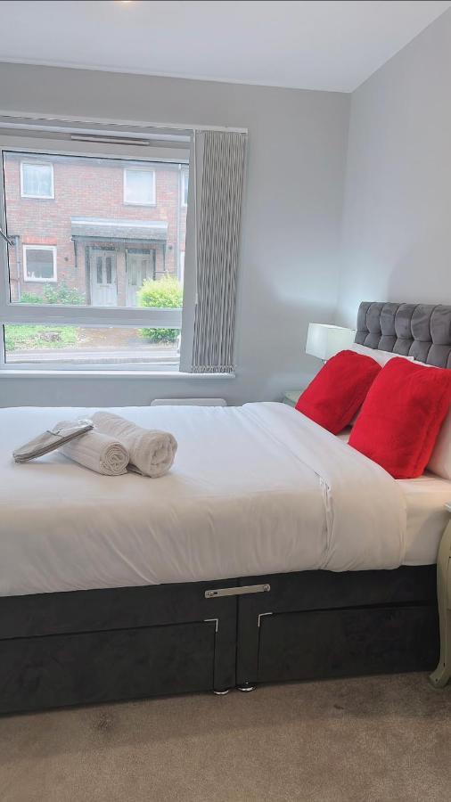 Mnitri Apartment Luton  Eksteriør billede